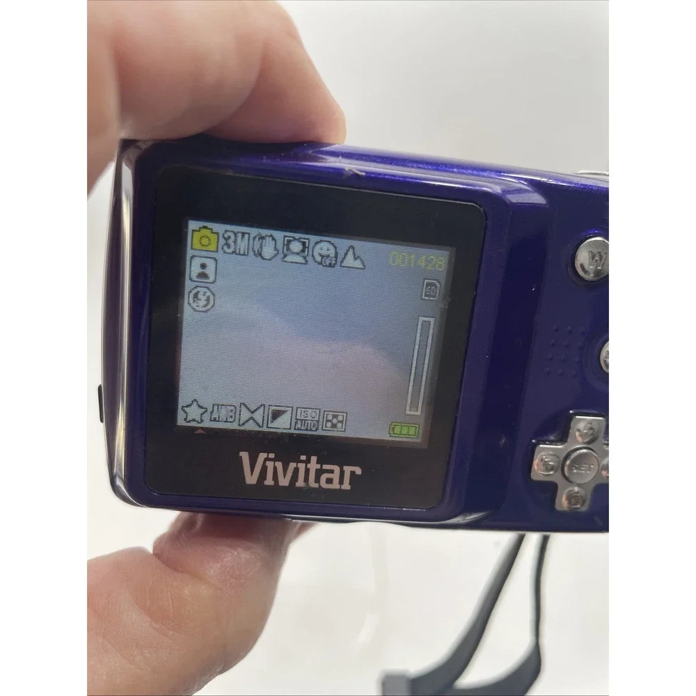 Vivitar ViviCam 7022 Digital Camera 7.1MP 4x Zoom+Battery+SD Card-TESTED